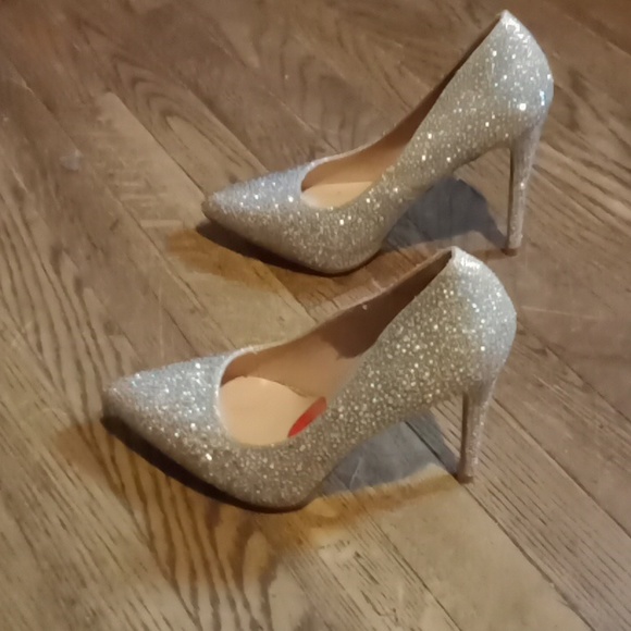 Heels - Picture 2 of 4